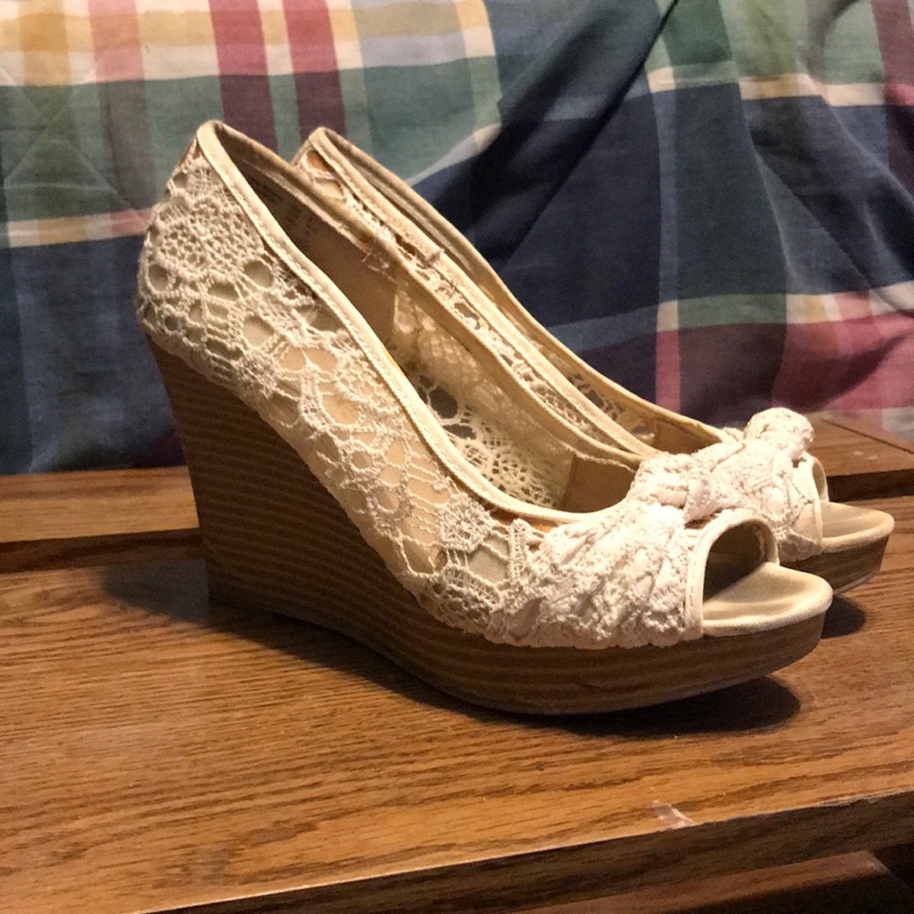 Lace wedges heels